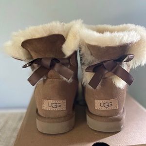 Size 8.5 Bailey Bow Short Ugg Boots